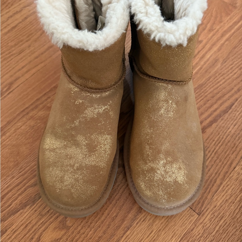 UGG Tan Ankle Boots with Cream Fur Lining
